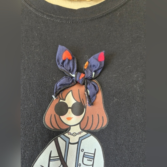 MIMI long Sleeve Black Shirt with A Graphic  Design And Bow. Size Medium - Picture 5 of 14